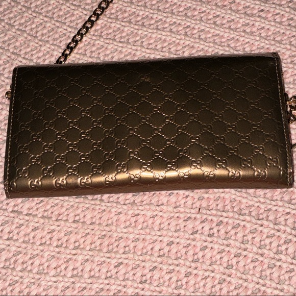 Gucci Metallic Gold Clutch with Chain - Picture 6 of 7